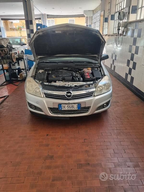 Grigio Usata 2007 Opel Astra Station wagon | 1600 € (Ottimo prezzo) - Immagine 1/4