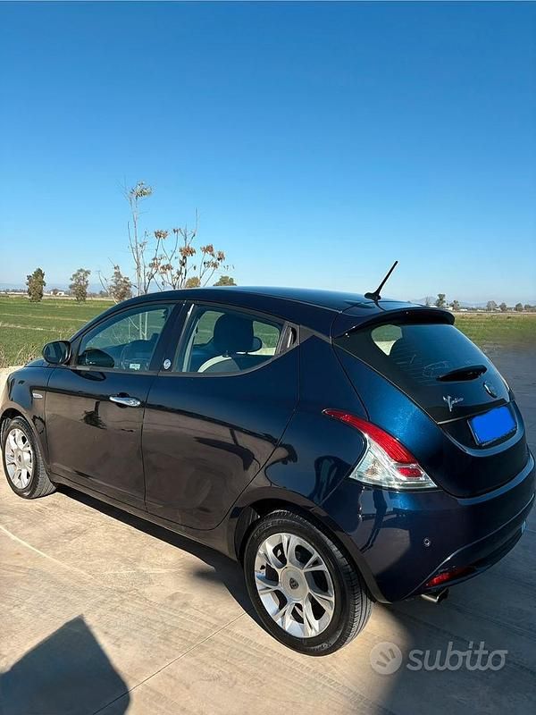 Usata Lancia Ypsilon 95 CV (69 kW) 2016 Blu Utilitaria