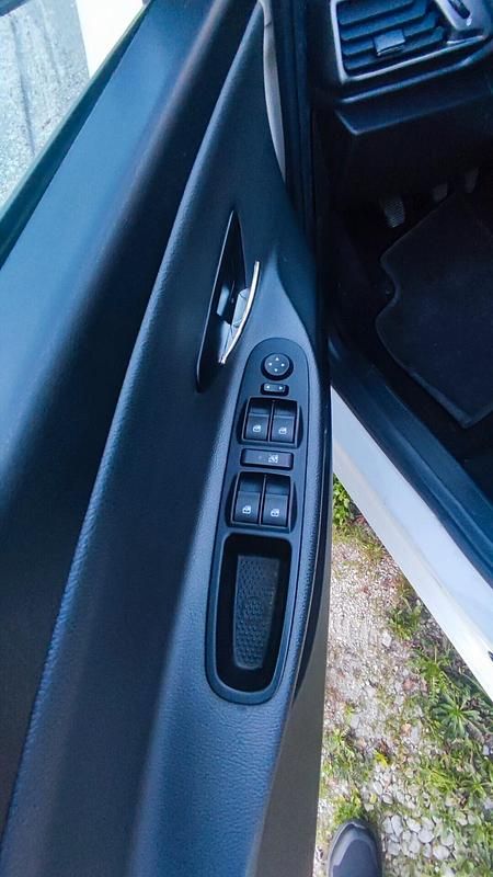 Usata Lancia Ypsilon S 95 CV (69 kW) 2012 Bianco Utilitaria