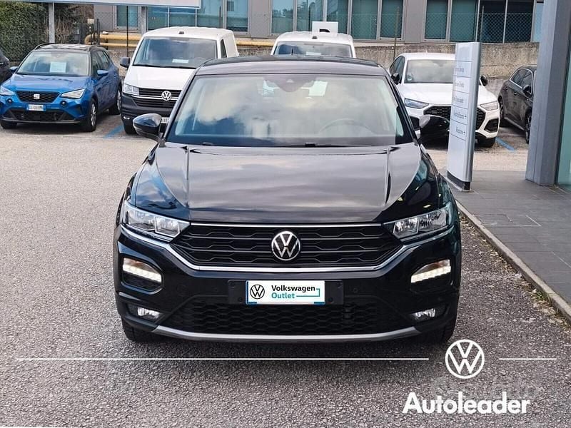 Käytetty VW T-Roc Business 116 HP (85 kW) 2021 Musta Katumaasturi