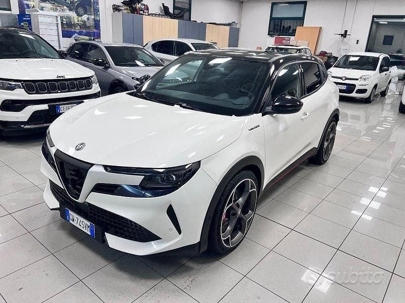 Bianco Usata 2024 Alfa Romeo Junior Veloce SUV | 33.800 € - Immagine 1/4