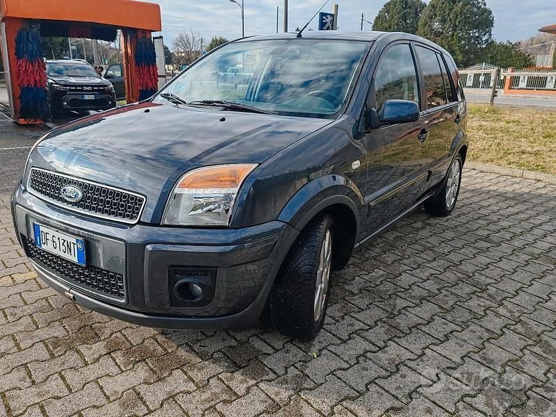 Usata 2006 Ford Fusion Tre volumi | 2300 € (Ottimo prezzo) - Immagine 1/4