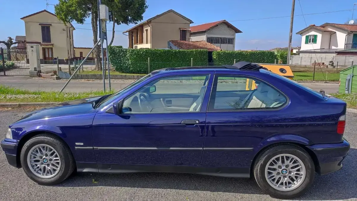 Usata BMW 316 Compact Efficient Dynamics 102 CV (75 kW) 1996 Blu/azzurro Utilitaria