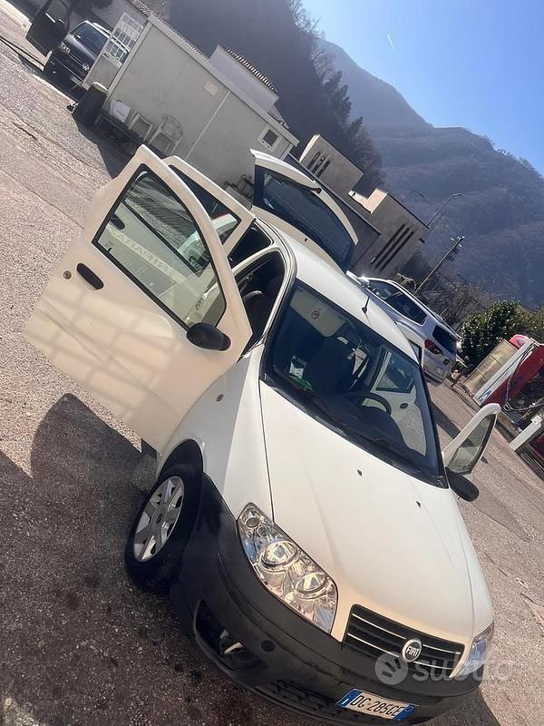 Usata Fiat Punto 60 CV (44 kW) 2007 Bianco Utilitaria