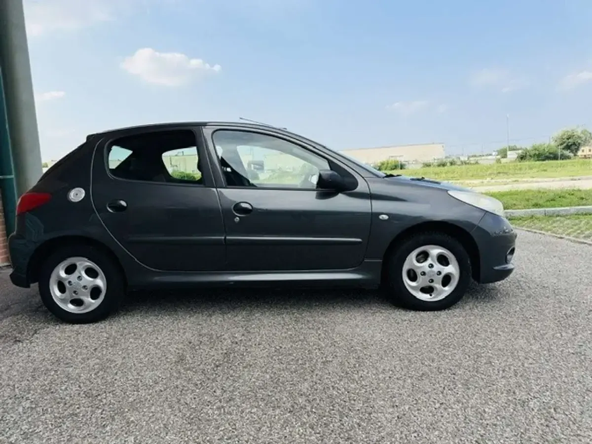 Usata Peugeot 206 60 CV (44 kW) 2011 Grigio Berlina