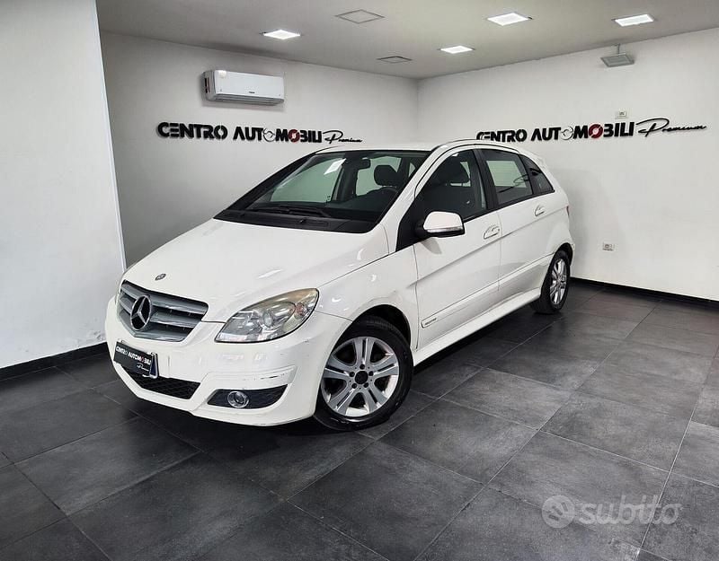 Usata Mercedes B180 110 CV (80 kW) 2011 Bianco Monovolume