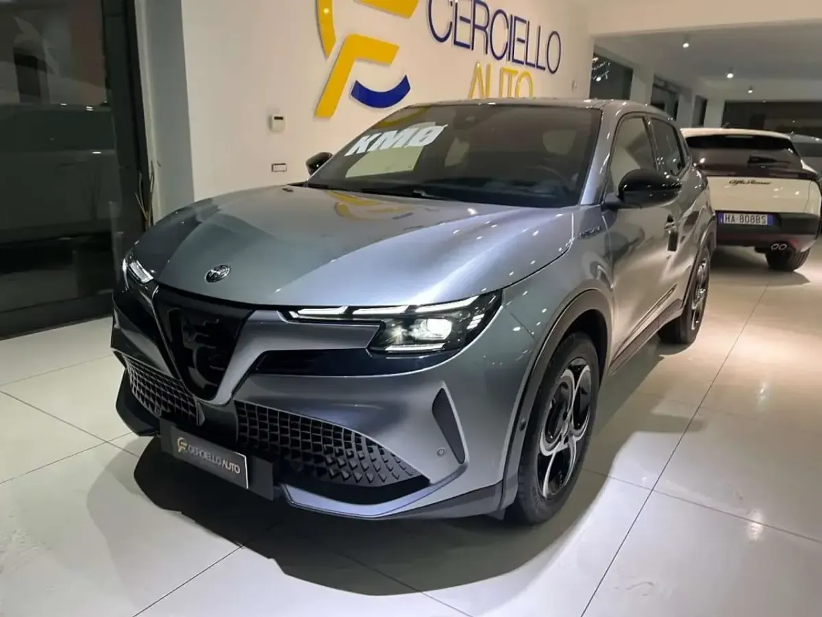 Nuova Alfa Romeo GT Junior Edizione Speciale 136 CV (100 kW) 2025 Gray SUV