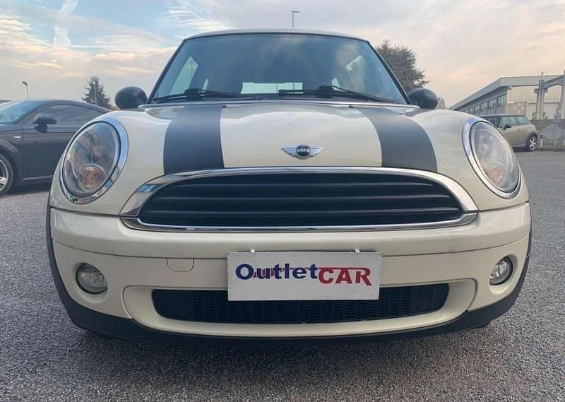 Usata Mini Cooper 75 CV (55 kW) 2009 Panna pastello Utilitaria