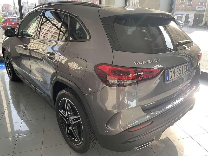 Usata Mercedes GLA200 AMG line 150 CV (110 kW) 2023 Grigio SUV