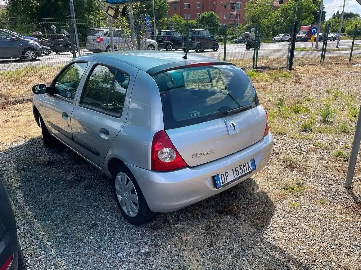 Usata Renault Clio II 58 CV (42 kW) 2008 Grigio Berlina