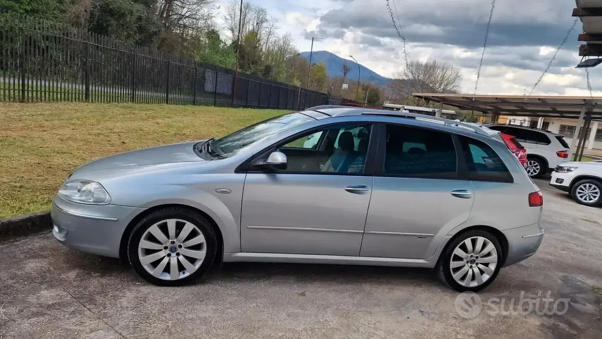 Usado Fiat Croma 150 HP (110 kW) 2007 Cinzento Carrinha