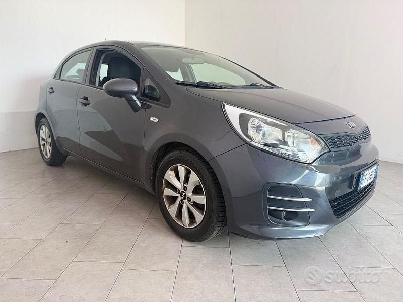 Usata Kia Rio 84 CV (61 kW) 2016 Grigio Utilitaria