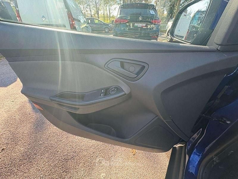 Usata Ford Focus 101 CV (74 kW) 2014 Blu Berlina
