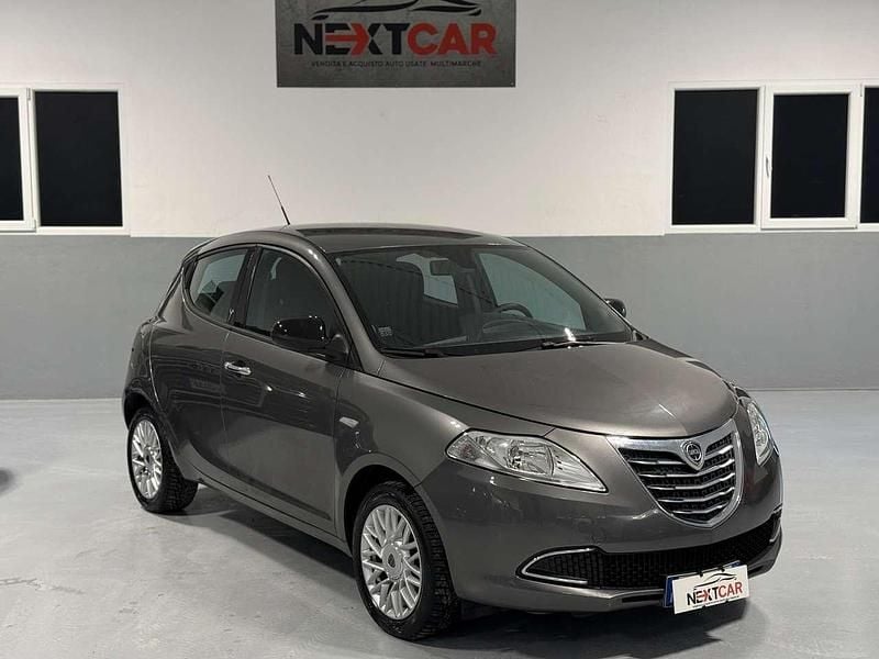 Usata Lancia Ypsilon Platinum 69 CV (50 kW) 2015 Grigio Utilitaria