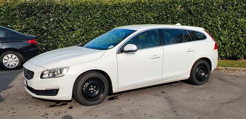 Usata Volvo V60 Momentum 163 CV (119 kW) 2014 Bianco Station wagon
