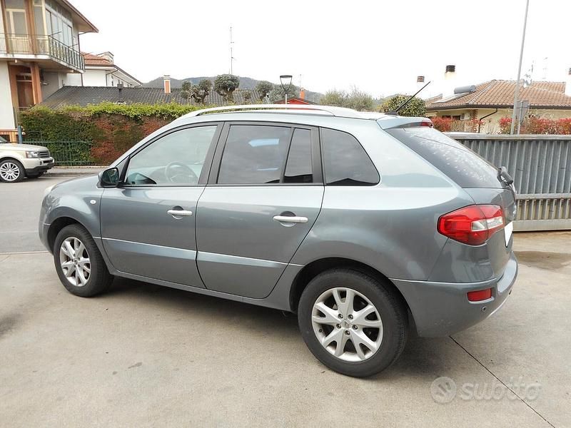 Usata Renault Koleos 150 CV (110 kW) 2009 Grigio SUV