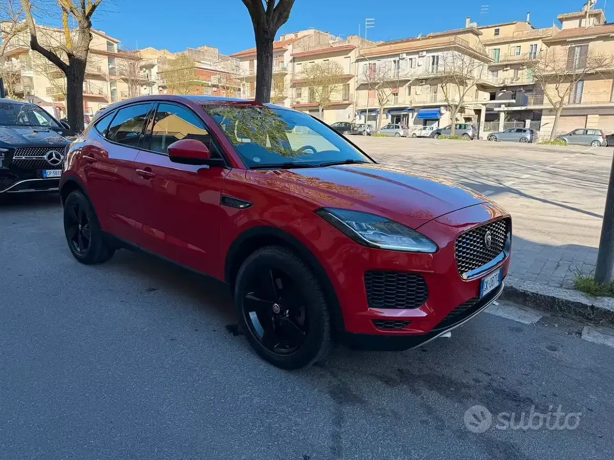 Usata Jaguar E-Pace 150 CV (110 kW) 2023 Rosso SUV