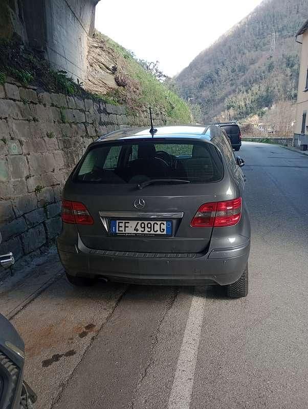 Usata Mercedes B180 Chrome 109 CV (80 kW) 2011 Grigio Monovolume