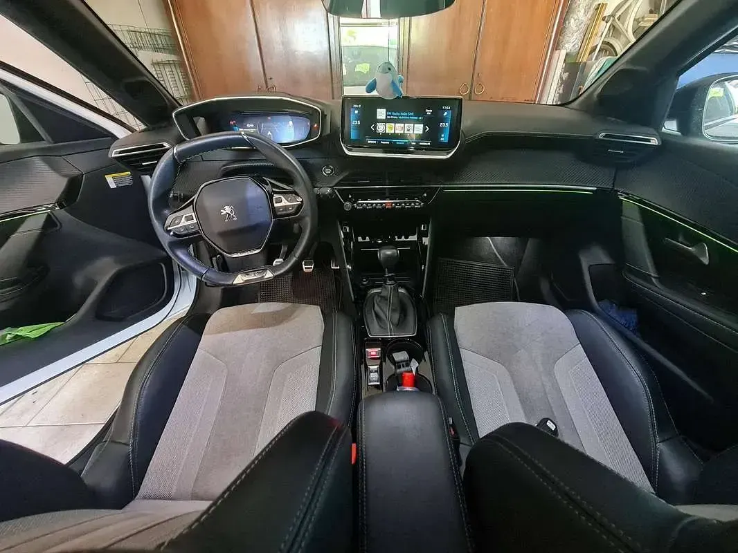 Usata Peugeot 208 GT 101 CV (74 kW) 2021 Bianco Utilitaria