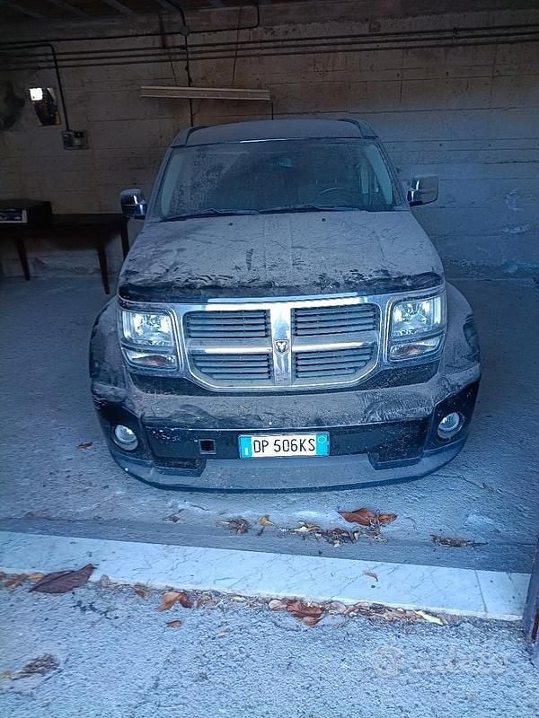 Usata Dodge Nitro SXT 177 CV (130 kW) 2008 Nero SUV