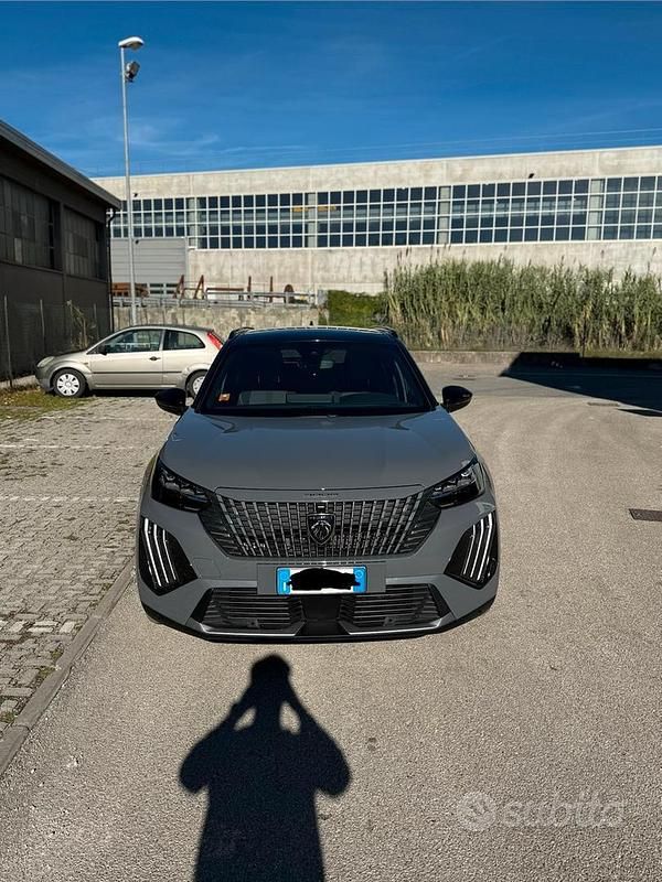 Usata Peugeot 2008 GT 131 CV (96 kW) 2024 Grigio SUV