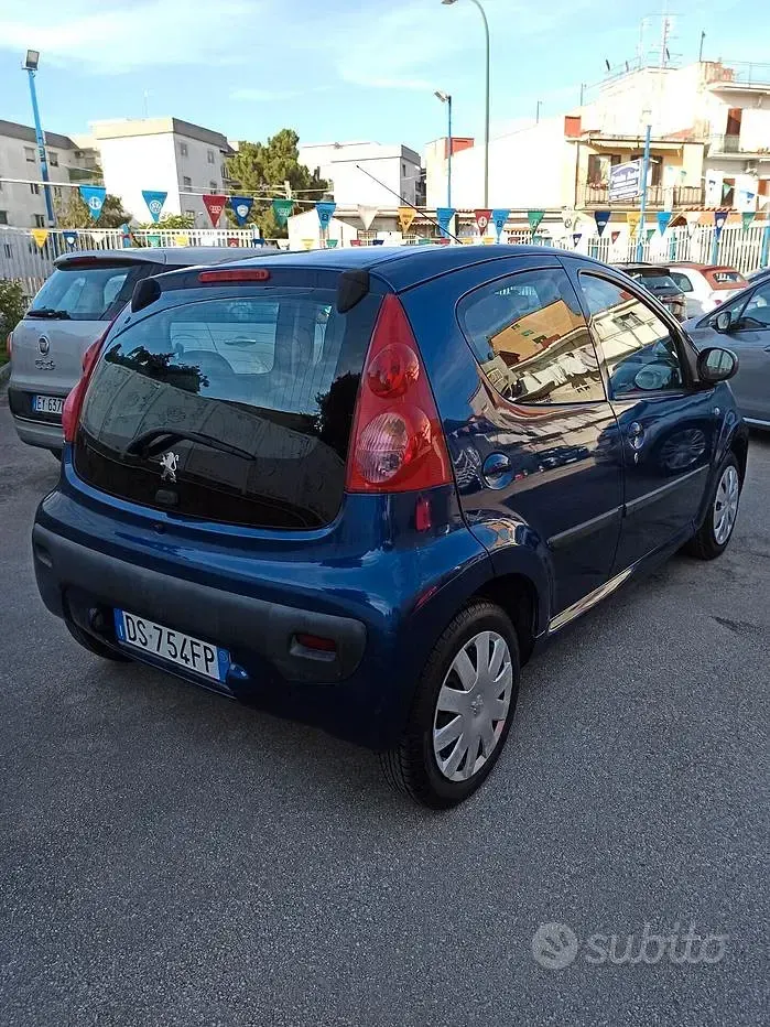 Usata Peugeot 107 68 CV (50 kW) 2008 Bluazzurro Utilitaria