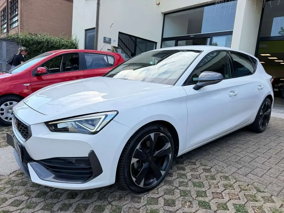 Usata Cupra Leon 150 CV (110 kW) 2024 Bianco Berlina