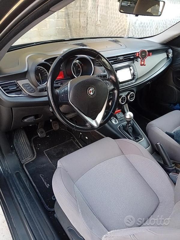 Usata Alfa Romeo Giulietta 105 CV (77 kW) 2015 Grigio Berlina