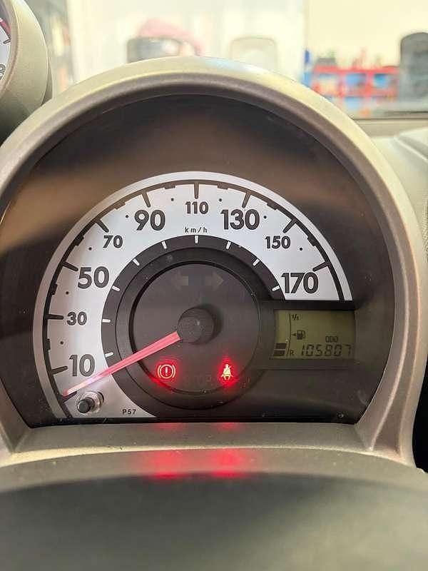 Usata Toyota Aygo Sol 68 CV (50 kW) 2006 Rosso Utilitaria