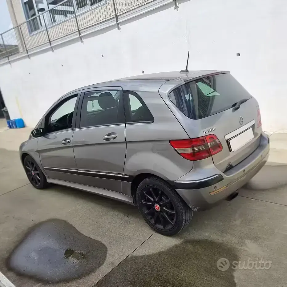 Usata Mercedes B200 140 CV (102 kW) 2007 Grigio Monovolume
