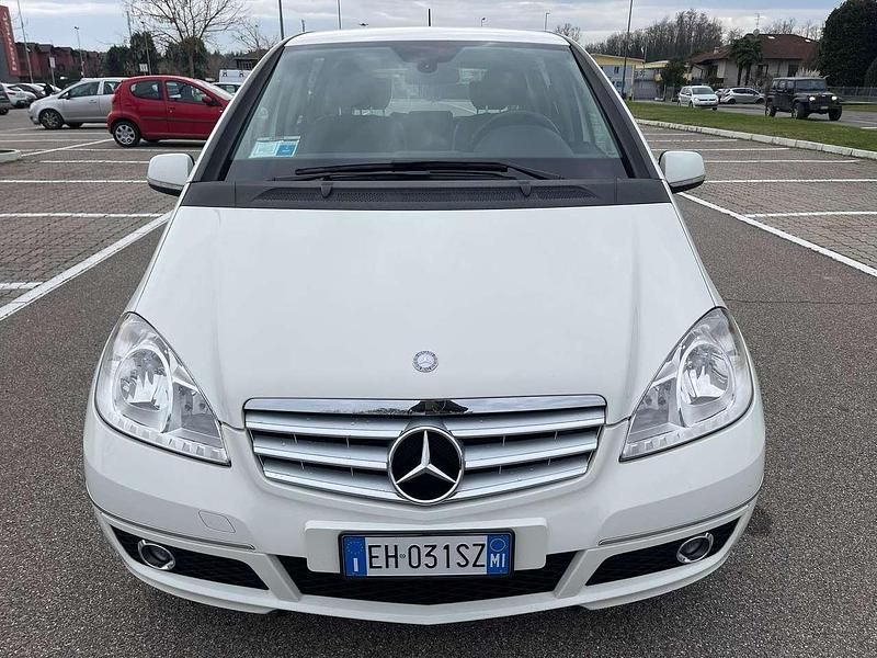 Bianco Usata 2011 Mercedes A160 Premium Monovolume | 4990 € (Buon prezzo) - Immagine 1/4