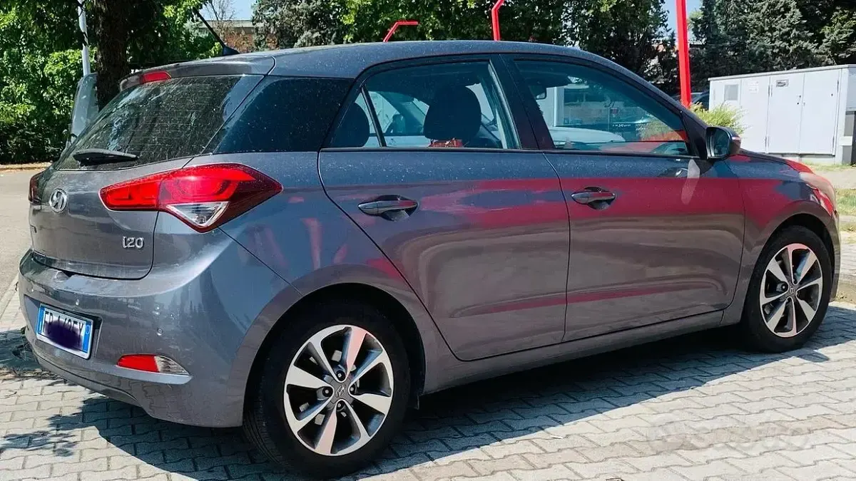 Usata Hyundai i20 90 CV (66 kW) 2015 Grigio Berlina