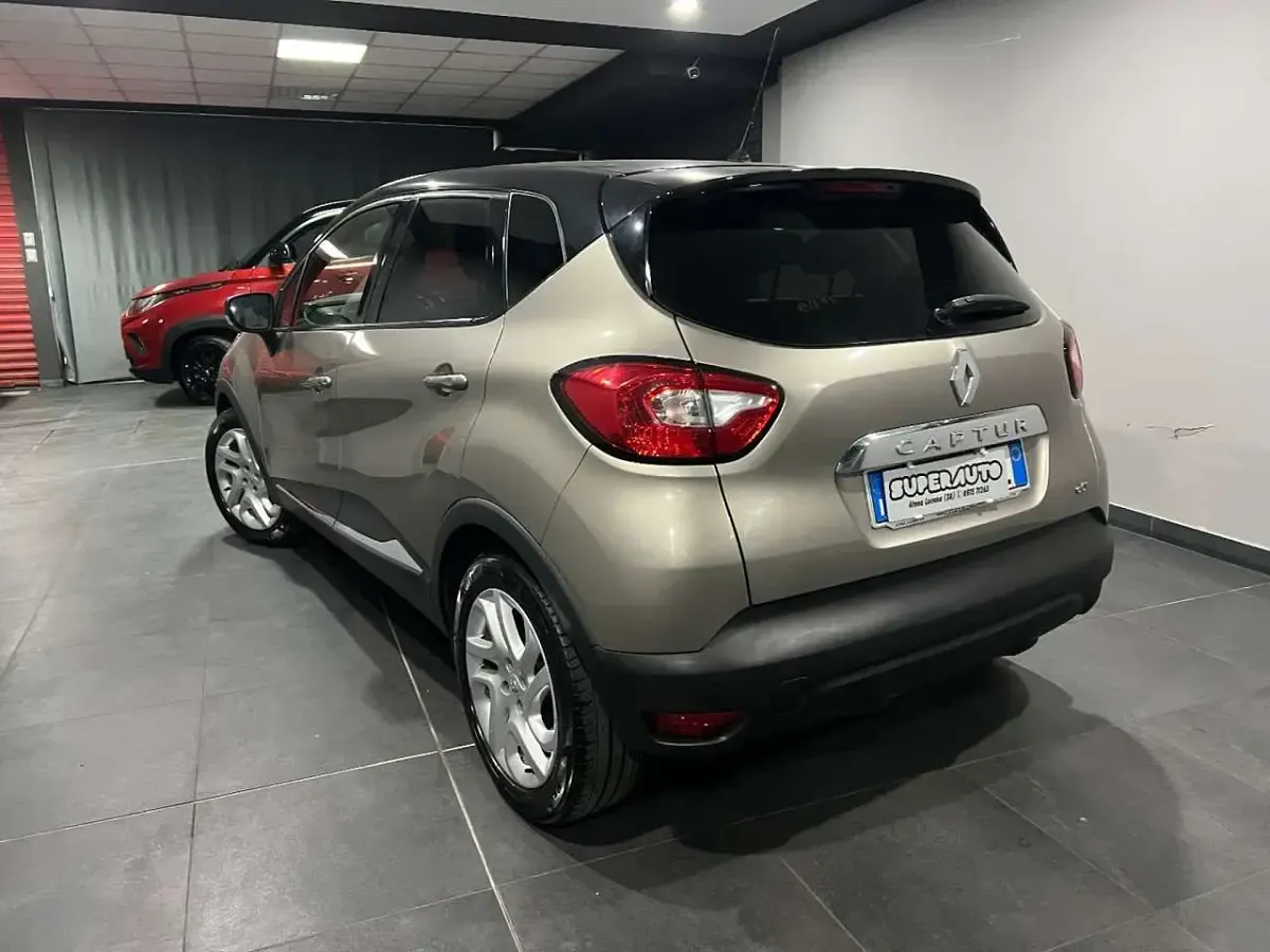 Usata Renault Captur 110 CV (80 kW) 2016 Grigio SUV