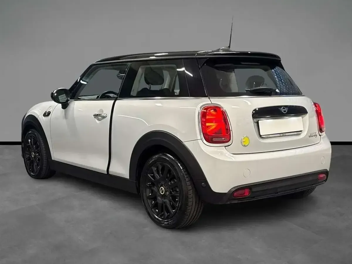 Usata Mini Cooper SE Classic 135 kW (184 CV) 2022 White silver metallizzato Utilitaria