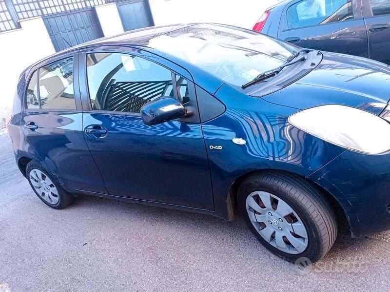 Usata Toyota Yaris 90 CV (66 kW) 2006 Blu Utilitaria