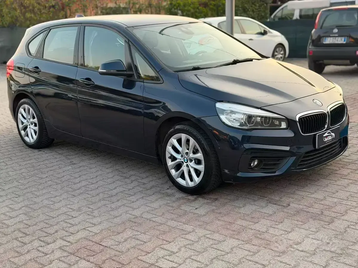 Usata BMW 216 Active Tourer Luxury Line 116 CV (85 kW) 2016 Blu Monovolume
