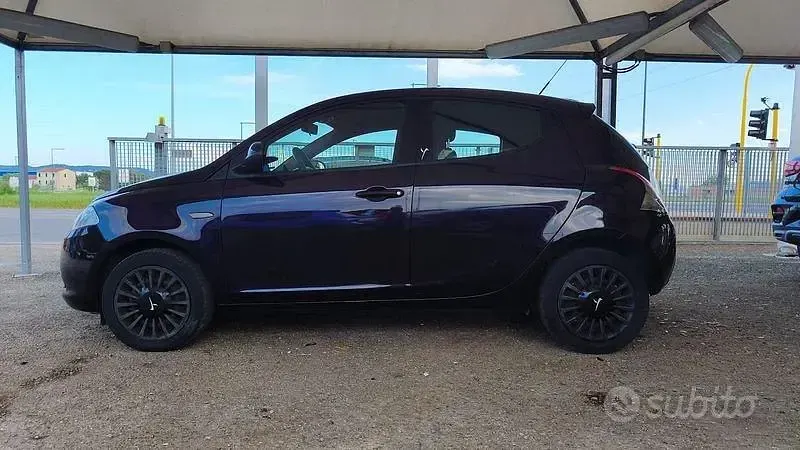 Usata Lancia Ypsilon 69 CV (50 kW) 2015 Rosso Utilitaria