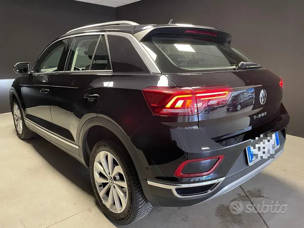 Usata VW T-Roc Life 116 CV (85 kW) 2023 Nero metallizzato SUV