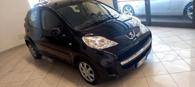 Usata Peugeot 107 Active 67 CV (49 kW) 2012 Nero Utilitaria