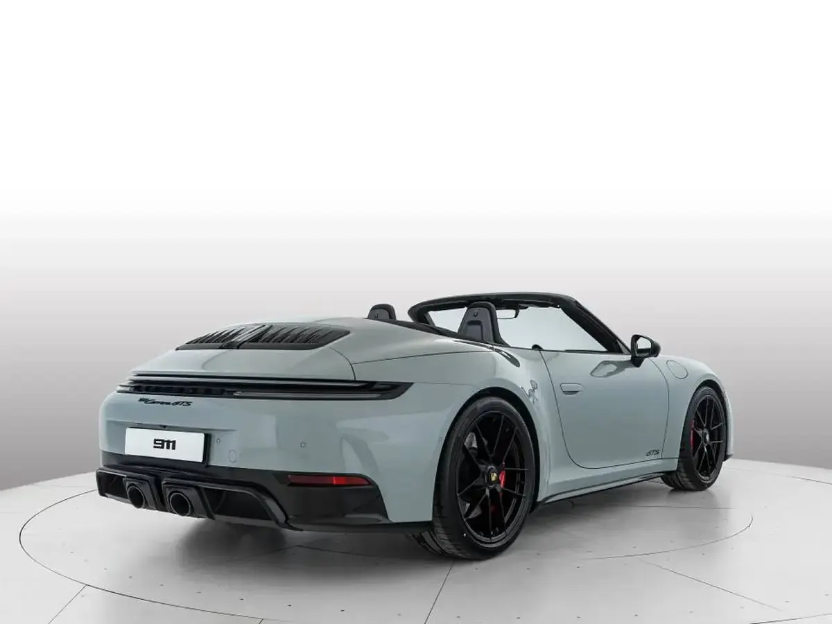 Usata Porsche 911 2026 Shade green metallizzato/capote nera Cabrio