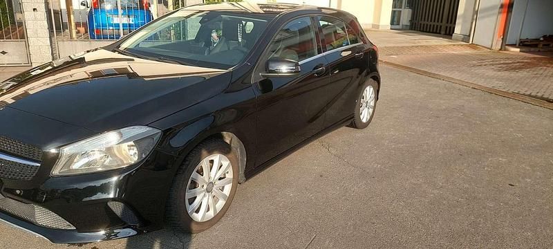 Usata 2017 Mercedes A160 Business Tre volumi | 15.000 € (Cara) - Immagine 1/4