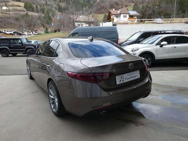 Usata Alfa Romeo Giulia Super 180 CV (132 kW) 2017 Marrone Berlina