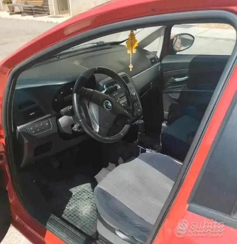 Usata Fiat Punto 69 CV (50 kW) 2007 Utilitaria
