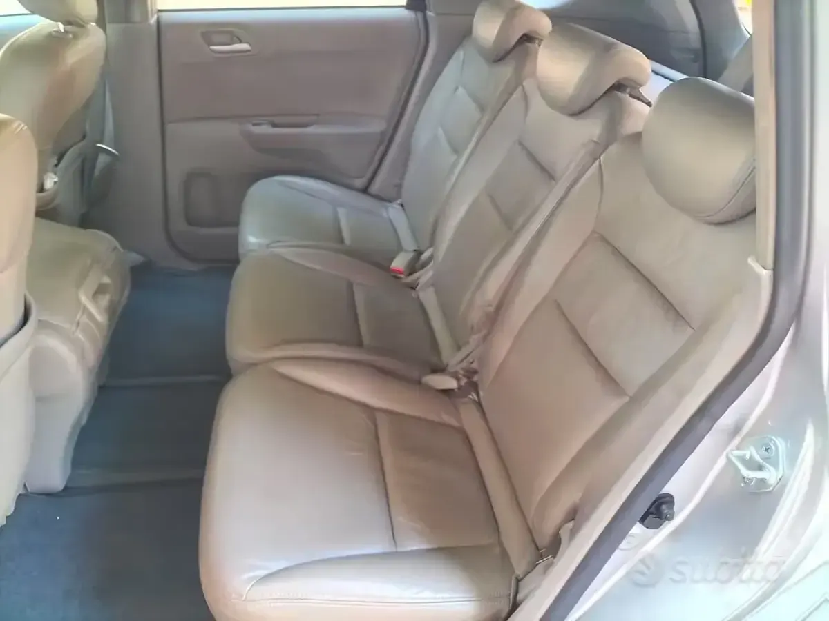 Usata Honda FR-V 140 CV (102 kW) 2007 Grigio Monovolume