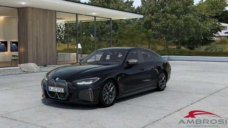 Nero Nuova 2025 BMW i4 Berlina | 68.736 € (Buon prezzo) - Immagine 1/4