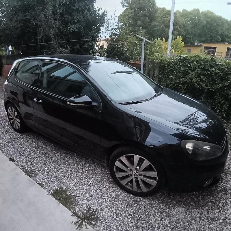 Nero Usata 2009 VW Golf VI Due volumi | 5000 € (Buon prezzo) - Immagine 1/4