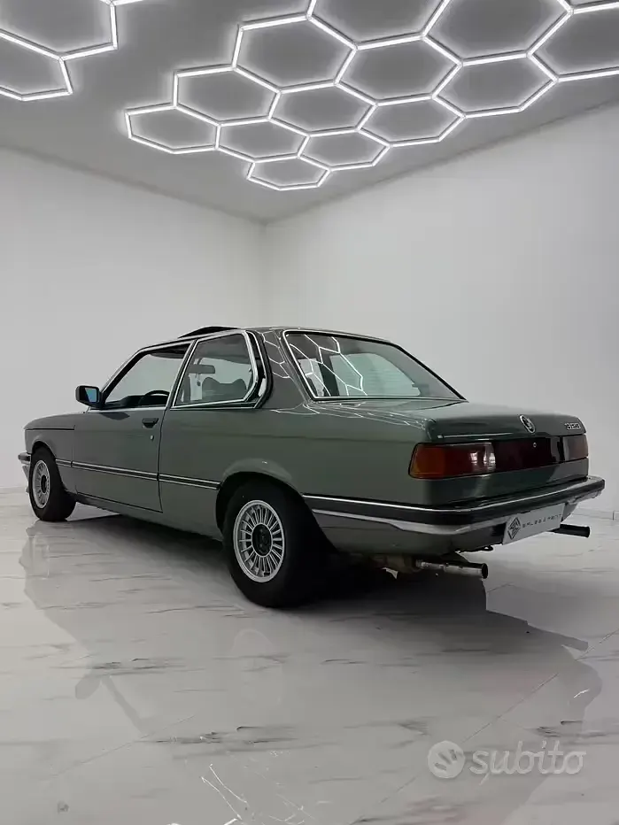 Usata BMW 323 Efficient Dynamics 122 CV (89 kW) 1980 Verde Berlina