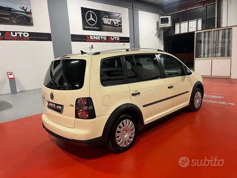 Usata VW Touran Trendline 140 CV (102 kW) 2009 Giallo Monovolume