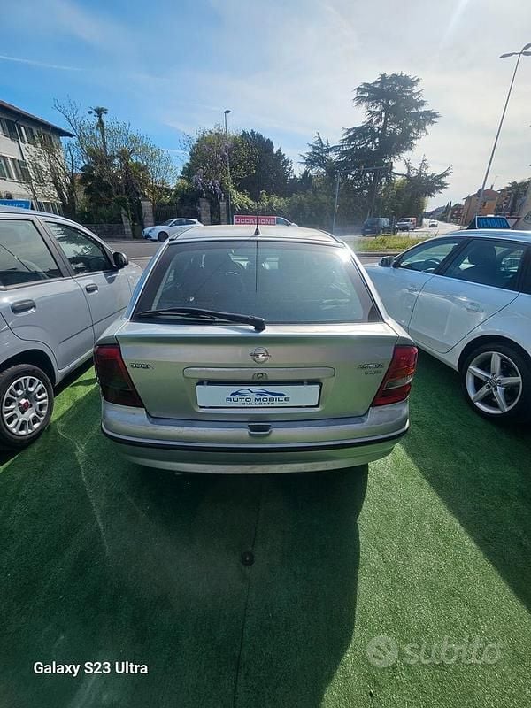 Usata Opel Astra Club 74 CV (54 kW) 2002 Grigio Berlina