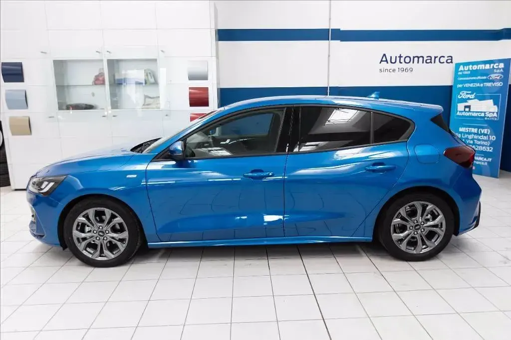 Usata Ford Focus ST-Line 125 CV (91 kW) 2024 Blu metallizzato Berlina